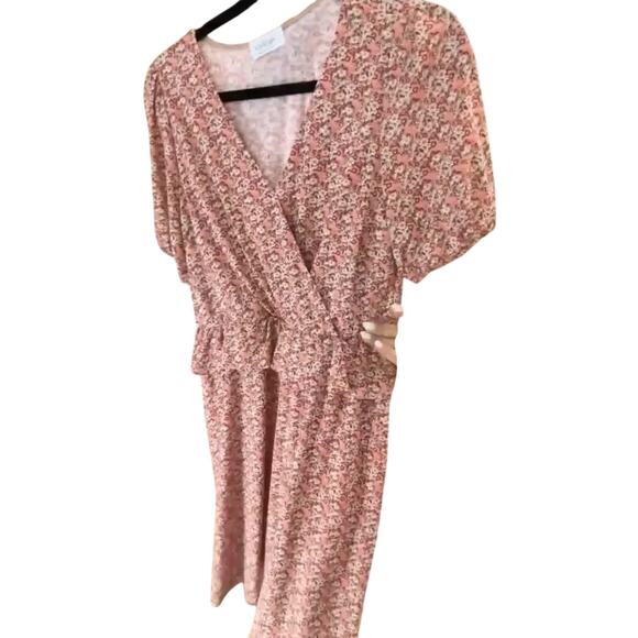 Kaileigh Ditsy Floral Dress, Sizes Medium or Large, New with Tag MSRP $99 - Picture 13 of 13